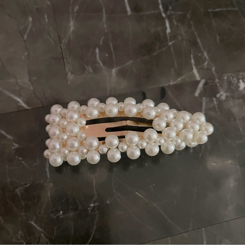 Oversized hair clip